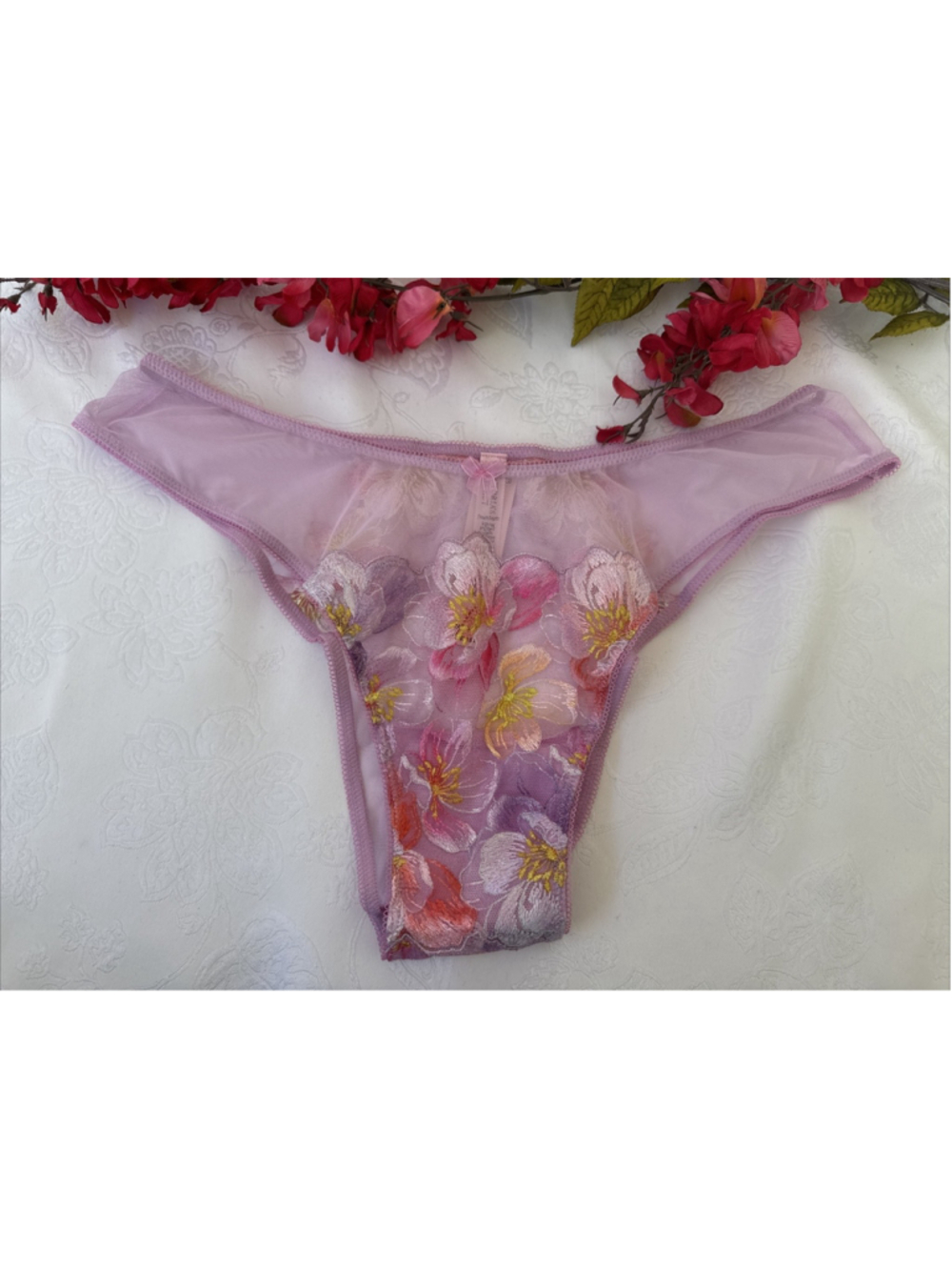 VICTORIA'S SECRET M DREAM ANGELS PINK FLORAL EMBROIDERED THONG PANTIES NWT $30